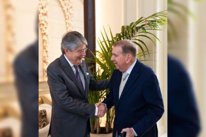 Reunión entre el candidato presidencial Edmundo González y el expresidente Guillermo Lasso.