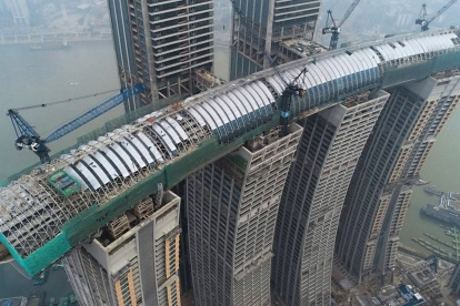 Construcción. El plan incluye una baja de tasas para apoyar al sector.