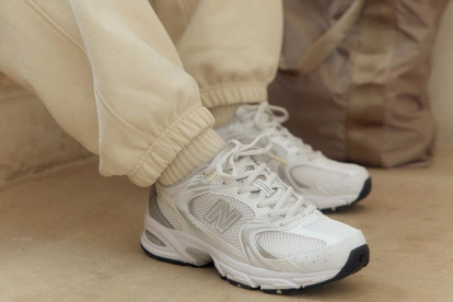 Retrocediendo a los años 90, las zapatillas New Balance.