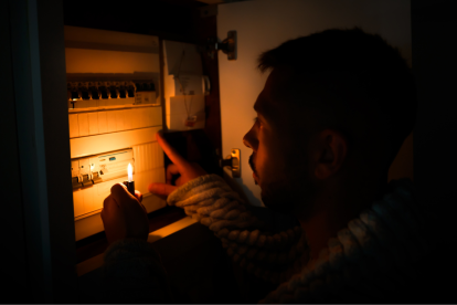 Apagones en Ecuador han impactado en la vida diaria de los ciudadanos.