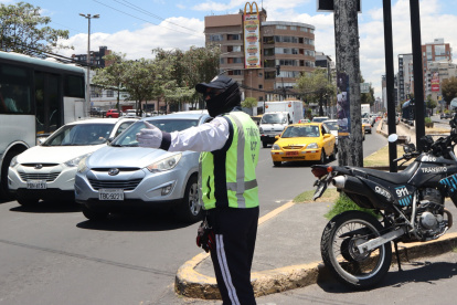 La AMT informó sobre diferentes acciones que tomará en el tránsito en Quito, por los cortes de luz.