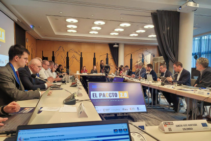 Reunión. Delegados de Ecuador y de otros siete países se mantienen en sesión para analizar estrategias para combatir el crimen transnacional.