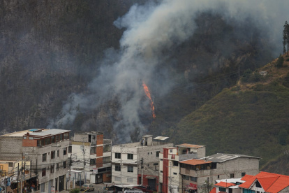Varios incendios forestales azotan a la capital de los ecuatorianos, Quito, desde el martes 24 de septiembre.