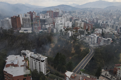 El incendio desde el sector González Suárez.