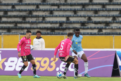 Universidad Católica e Independiente del Valle empataron 2-2 en el estadio Olímpio Atahualpa