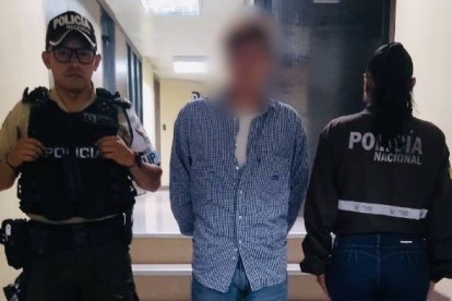 El joven es sospechoso de provocar el incendio en Guápulo.