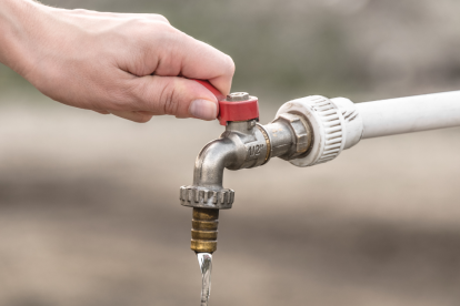 Fisura en canal de Pita afecta a más de 100 barrios del sur y centro.