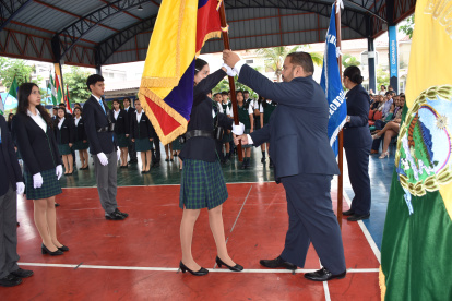Abanderados del Pabellón nacional en Guayaquil comparten a EXPRESO sus ideas para combatir la delincuencia y mejorar la política del país. Ofrecen soluciones que podrían marcar la diferencia.