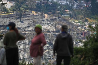 Afectación de un incendio forestal en Quito.