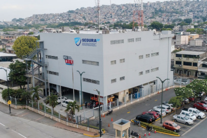 Este viernes 27 de septiembre se observó a personal policial en las instalaciones de Segura.