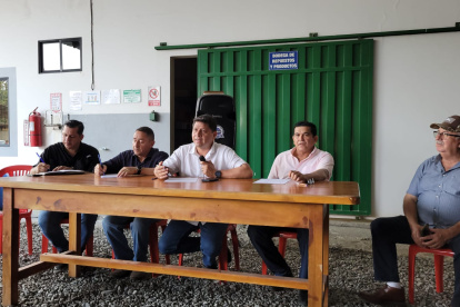 Autoridad. El ministro de Agricultura y Ganadería, Danilo Palacios, en la reunión con los maiceros en la provincia de Los Ríos.