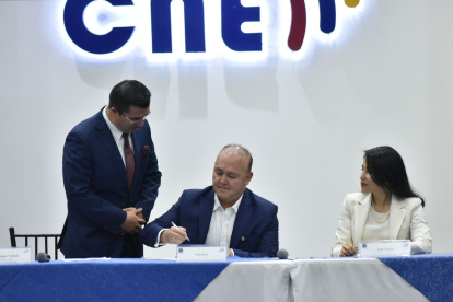 Luisa González y Diego Borja de la Revolución Ciudadana inscribieron sus candidaturas a la Presidencia este sábado 28 de septiembre