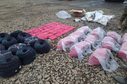 Gran cantidad de elementos explosivos fueron abandonados cerca de una mina de oro en Camilo Ponce Enríquez