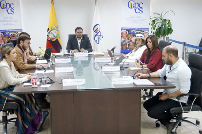 Sesión. La reunión será de forma virtual y presencial a las 10:00