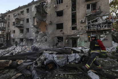 Edificios residenciales fueron afectados por misiles rusos en Zaporiya.