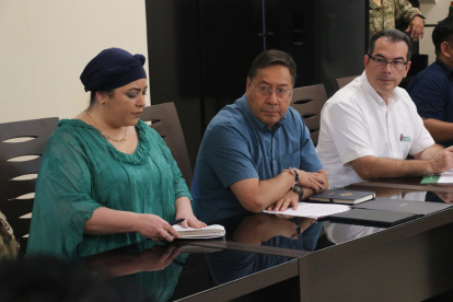 Autoridades bolivianas asisten a un acto donde se declaró este lunes, en Santa Cruz