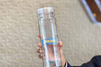 El hotel lleva un año con la eliminación de botellas de plástico.