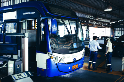 Los buses que no se sometan al proceso de matriculación en el mes que les corresponde deberán pagar hasta 100 dólares.