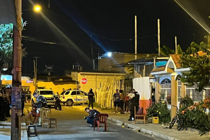 Panorama. Los Agentes de la Policía recogieron indicios en el sitio para dar con el responsable del asesinato.