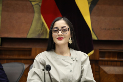 Viviana Veloz asumirá temporalmente la Presidencia de la Asamblea, luego de que Henry Krofnle renuncie para ser candidato presidenicial.