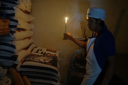 Los apagones han complicado las actividades productivas en Ecuador.