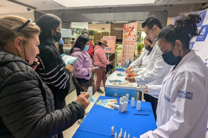 En el lanzamiento de Wawakuna estuvieron las autoridades de Santa Rosa y del plantel educativo quienes organizan el programa.