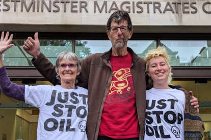 Tres activistas de Just Stop Oil arrojaron sopa sobre dos pinturas de Van Gogh en la exposición "Poetas y amantes" en la National Gallery.