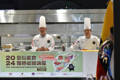 Los chefs desarrollaron un taller en vivo para espectadores, demostrando la preparción de platos emblemáticos.