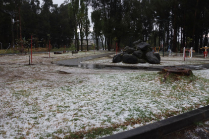Granizo y lluvia en Valle de los Chillos, sector del Triángulo y el Tingo