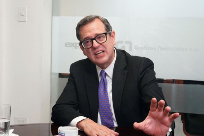 Proceso. Carlos Rabascall Salazar y Alejandra Rivas Mantilla es el binomio de  Izquierda Democrática (ID) Lista 12 ante el CNE.