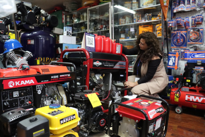 En los locales comerciales de Quito  existe una fuerte demanda de los generadores, eléctricos.