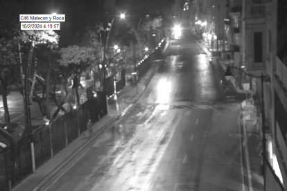 En avenida Malecón y Roca se evidenció calzada mojada, la madrugada de este miércoles 2 de octubre.