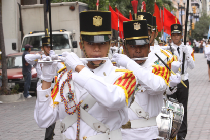 Imagen de archivo de un desfile de un colegio militar en Ecuador.