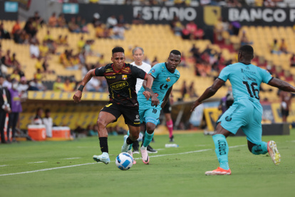 Luego de que Antonio Álvarez anunció la refundación del club, empezaron a debutar juveniles.