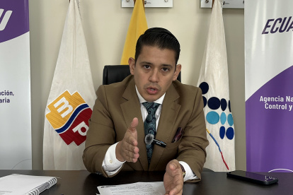 Falsificación. Daniel Sánchez, director del Arcsa, señala que el uso del medicamento Avastin en tratamientos oculares no está aprobado por el laboratorio Roche; tiene advertencias de efectos infecciosos.