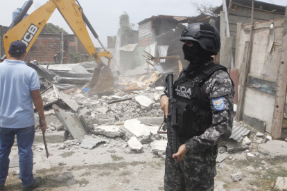 Demolición de viviendas en Durán.
