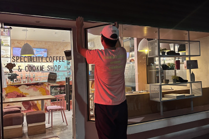 Operaciones. Debido al toque de queda, varios locales comerciales de cuatro provincias deberán cerrar temprano .