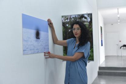 La artista Paola Caicedo tomó fotos de la vida cotidiana de su madre durante nueve años.