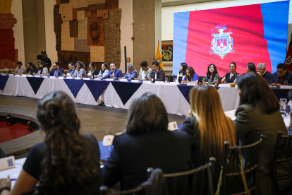 El Acuerdo fue suscrito por Pabel Muñoz, concejales, representantes del sector empresarial, académico, barrios.