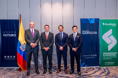 Los ejecutivos ambas aseguradoras que buscan fusionarse.