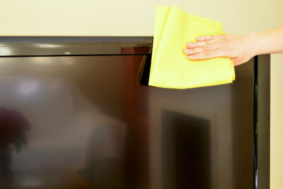 Aprende a cómo limpiar la pantalla de tu televisor correctamente.