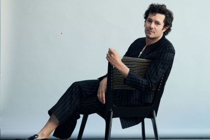 Descubre cómo Adam Brody ha evolucionado su carrera y qué lo diferencia de otros actores como Robbie Amell y Chad Michael Murray.