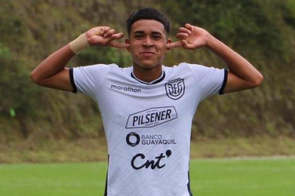 Kendry Páez en entrenamiento con la selección ecuatoriana de fútbol