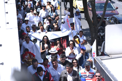 Educación. Las mayoría de las tiendas políticas dicen que forman políticamente a sus bases solo si reciben dinero del Estado.