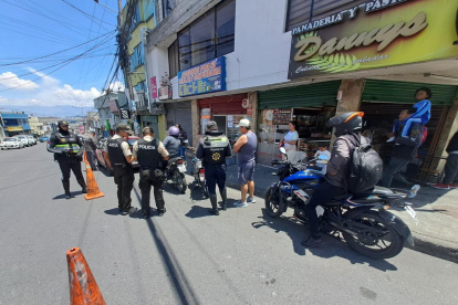 En La Roldós se hacen controles de espacios públicos, armas de fuego, locales comerciales y vehículos.