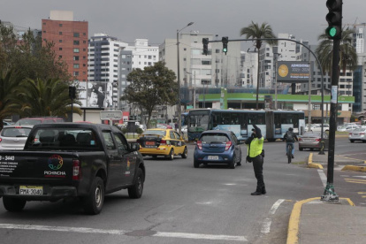 El Pico y Placa funciona de lunes a viernes en el Distrito Metropolitano de Quito. No está vigente los fines de semana o feriados.