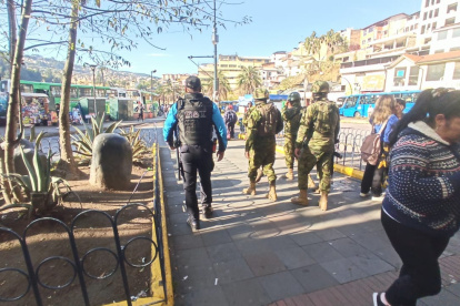Los militares realizaron controles antidelincuenciales en La Marín, en el sector de la parada de buses hacia el valle de Los Chillos.