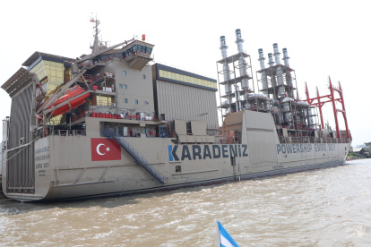 El costo de la contratación de la barcaza Emre Bey supera los 100 millones de dólares.