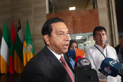 Lucio Gutiérrez (Sociedad Patriótica) señaló este lunes 7 de octubre de 2024 que aún no decide por quién votarán para la primera vicepresidencia de la Asamblea.