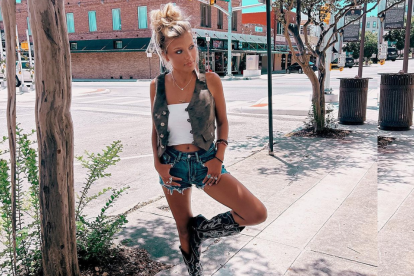 Taylor Rousseau Grigg era conocida en las redes sociales por su contenido de estilo de vida y su original manera de vestir.